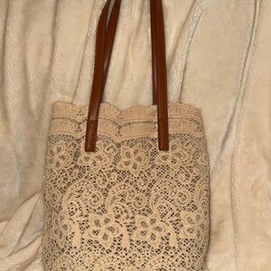 Elegant lightweight Boho Cream Colored Lace Tote Bag with Brown Straps GUC